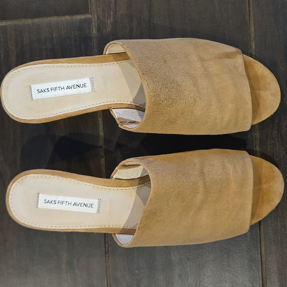 Saks Fifth Avenue Tan Klika  Suede Mules Sz 8.5 - Picture 8 of 8